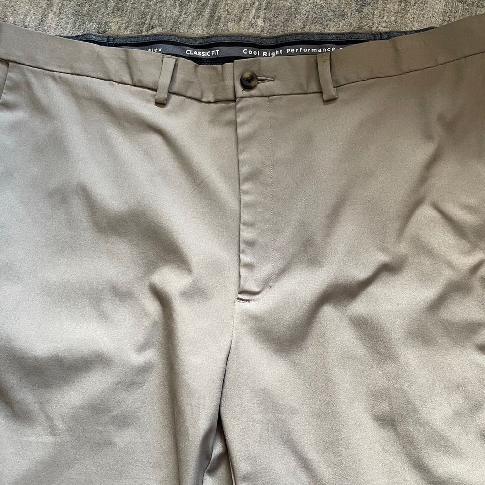 Haggar Cool Right Performance Flex Mens Pants Khaki Classic Flat Front 42x32